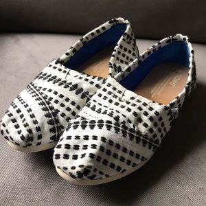 Women’s Toms slip is